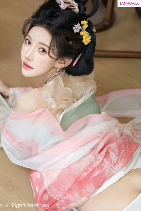   [XiuRen]高清写真图 2025.08.13 No.10645 梨霜儿 古装服饰第37张图片
